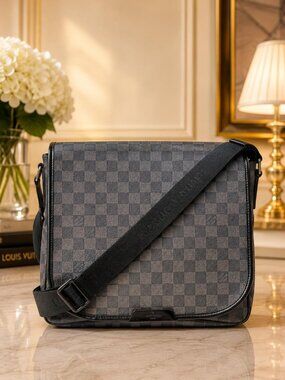 Authentic Louis Vuitton Daniel MM Damier Graphite Messenger Shoulder Bag